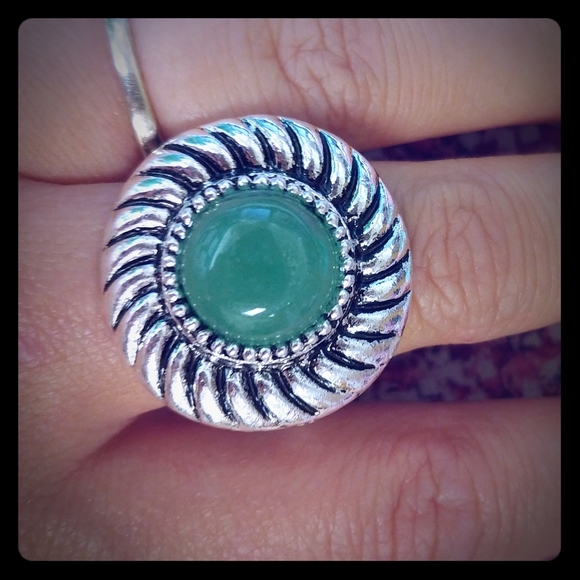 Vintage, circle-shaped ring - Picture 1 of 1